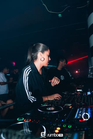 Fotos de DJ ANNA GISBERT en Rumbo 144 el 2026-10-03