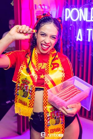Escena de la sesión Viernes Noche R144 con luces de club — foto 8