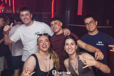 Grupo de amigos en Rumbo 144 durante la sesión de viernes — foto 14